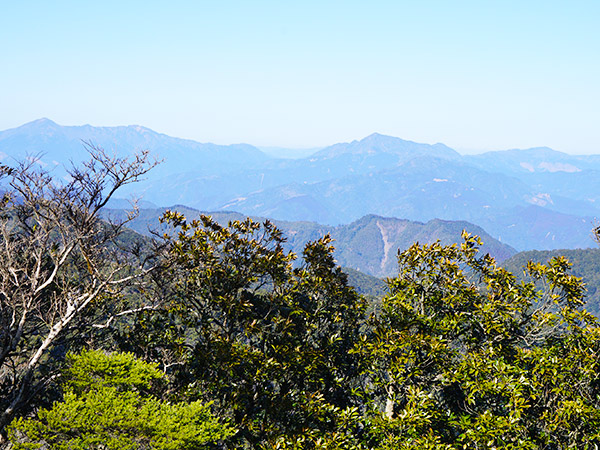 市房山と石堂山