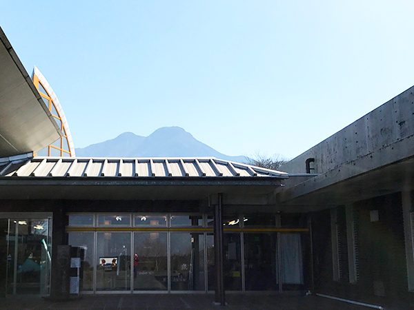 「旭志・四季の里」からの鞍岳