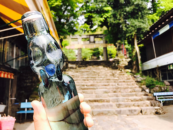 冷たいラムネは登山の疲れを癒してくれます