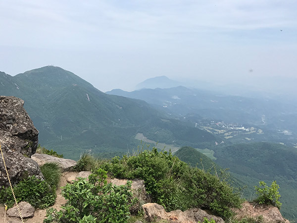 山頂より鶴見岳と高崎山