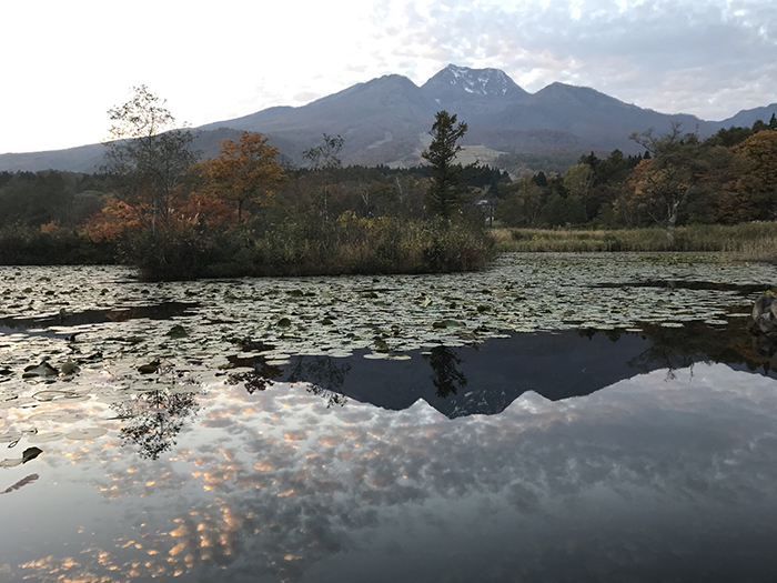 いもり池に逆さ妙高山